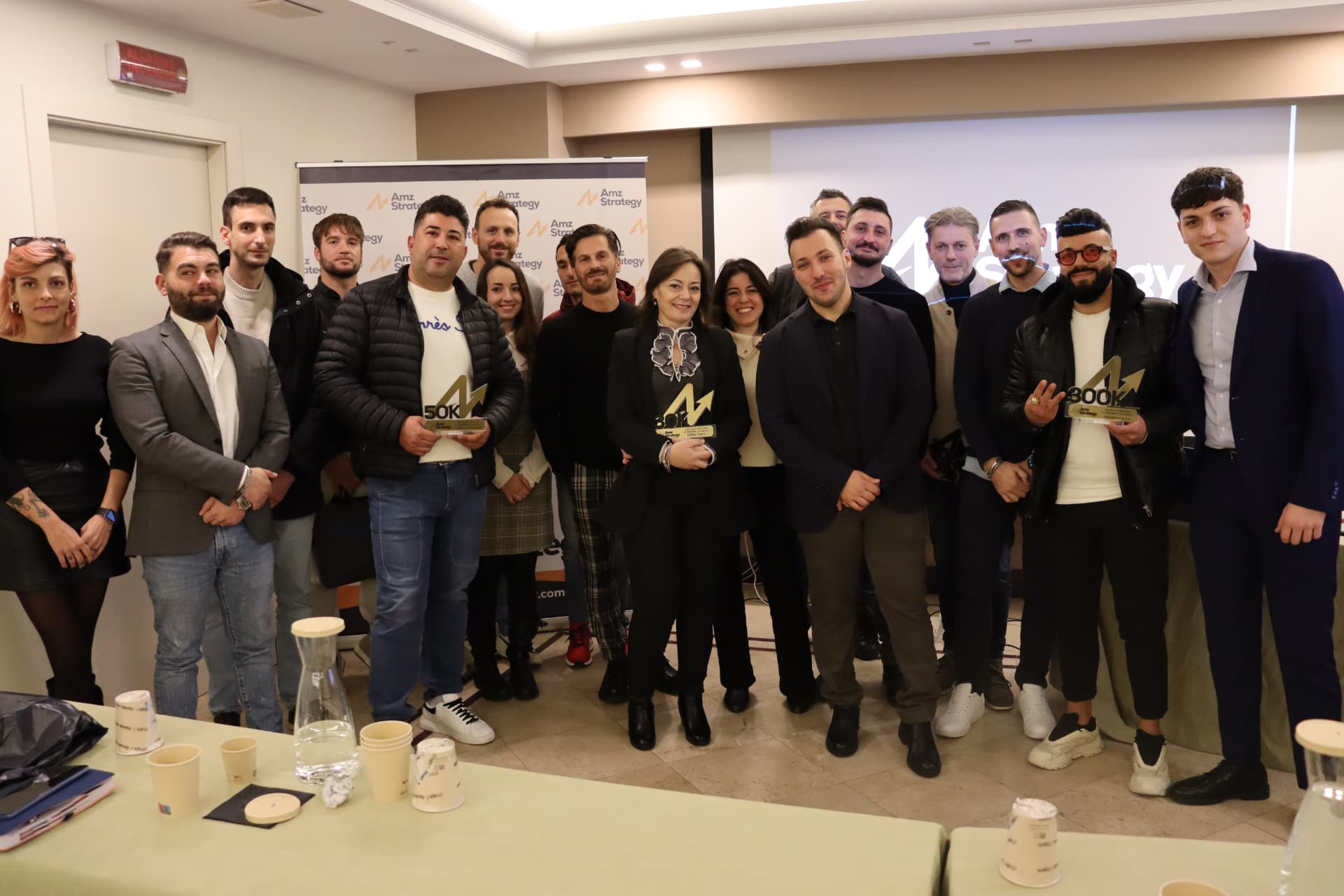 Clienti e partecipanti riuniti durante un evento AMZ Strategy